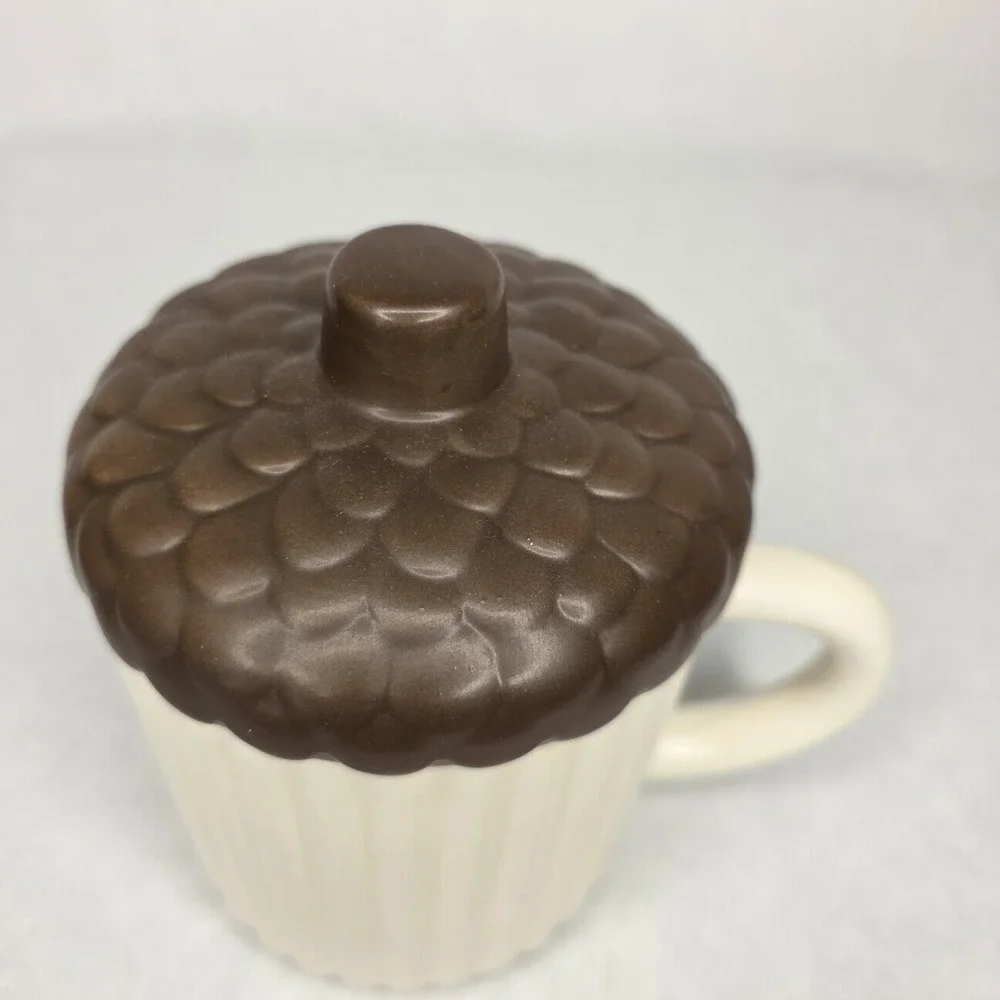 Target Bullseye's Playground Ceramic Acorn Mug with Lid Brown Cream. Used Once‎